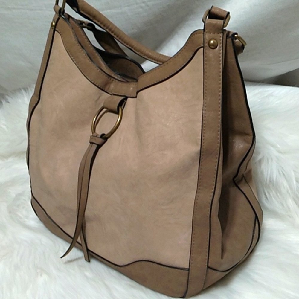 (#31) SALE! Bueno Shoulder Bag In Very Good Condition - Picture 3 of 14
